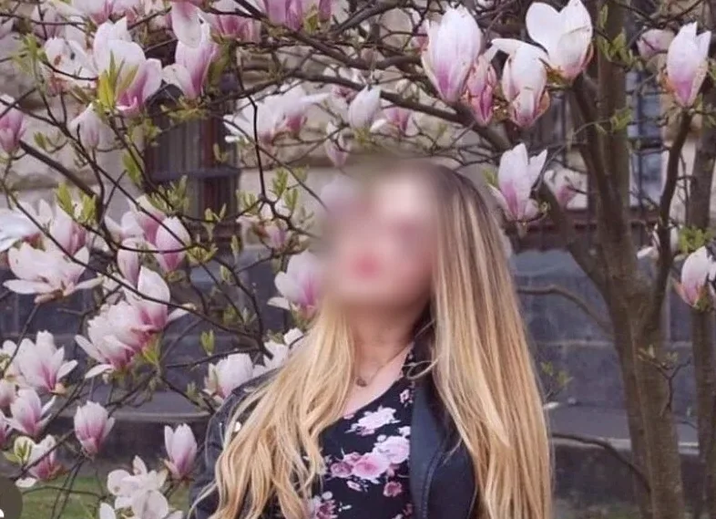 Daniela, 25