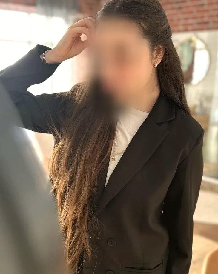 Daniela, 21