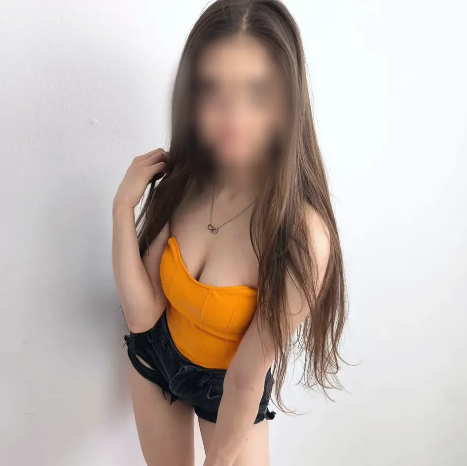 Elena, 21