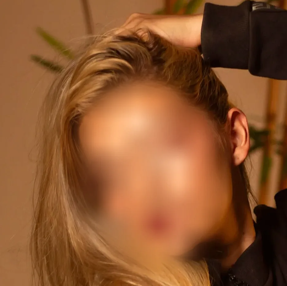 Mira, 25