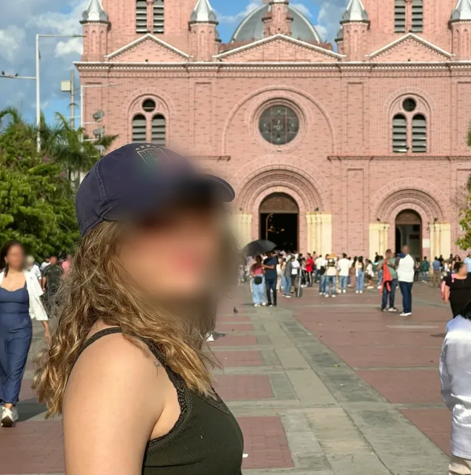Nora, 25
