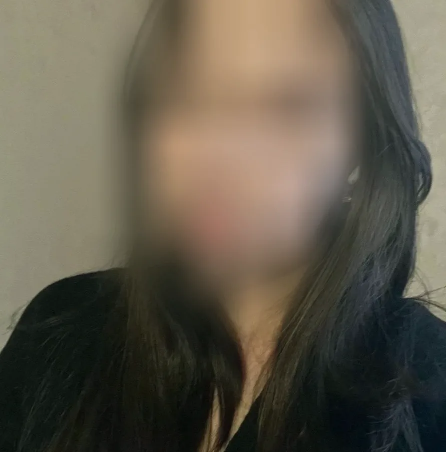 Zeynep, 20